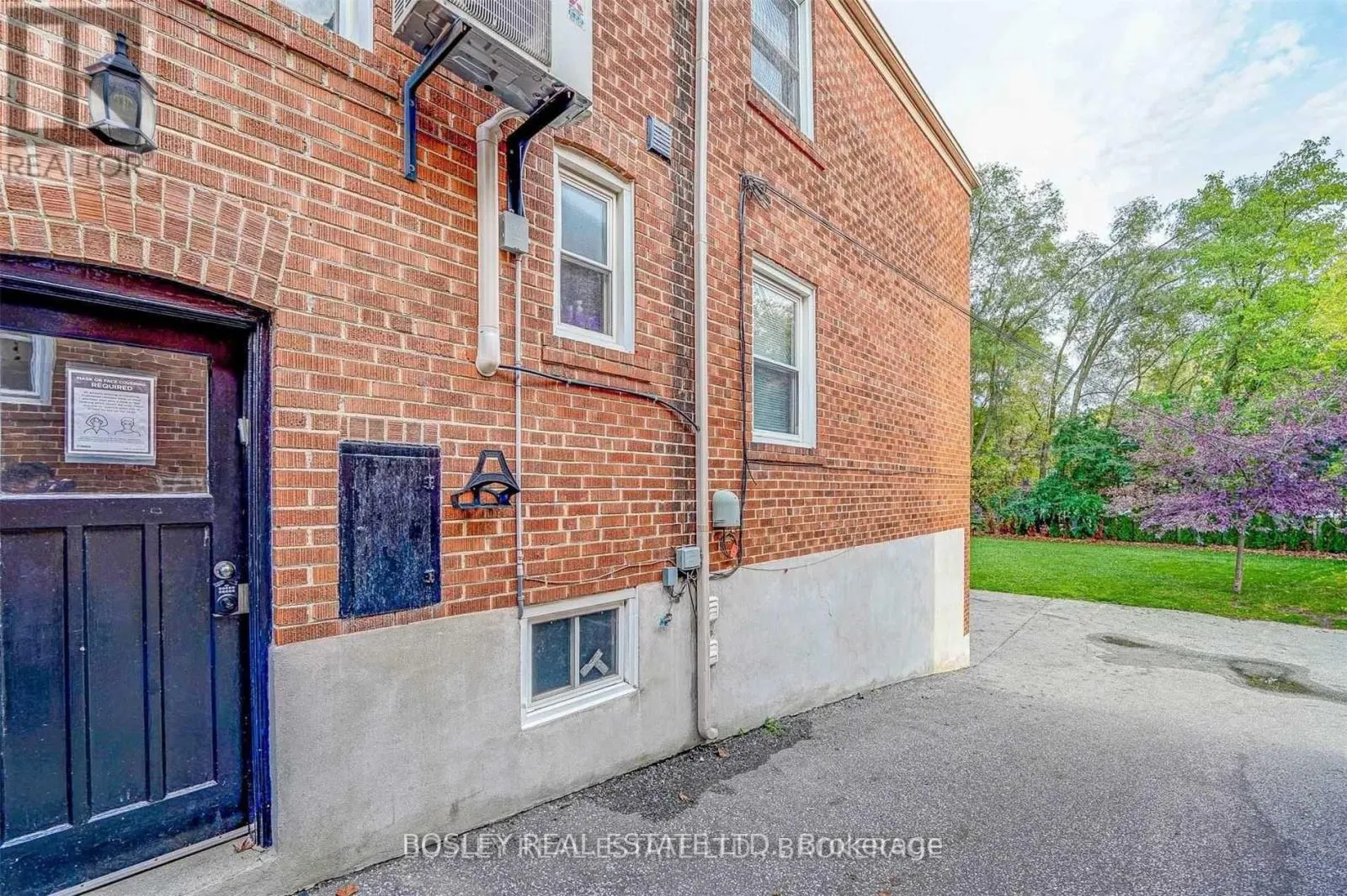 4 - 3 WARWICK AVENUE S