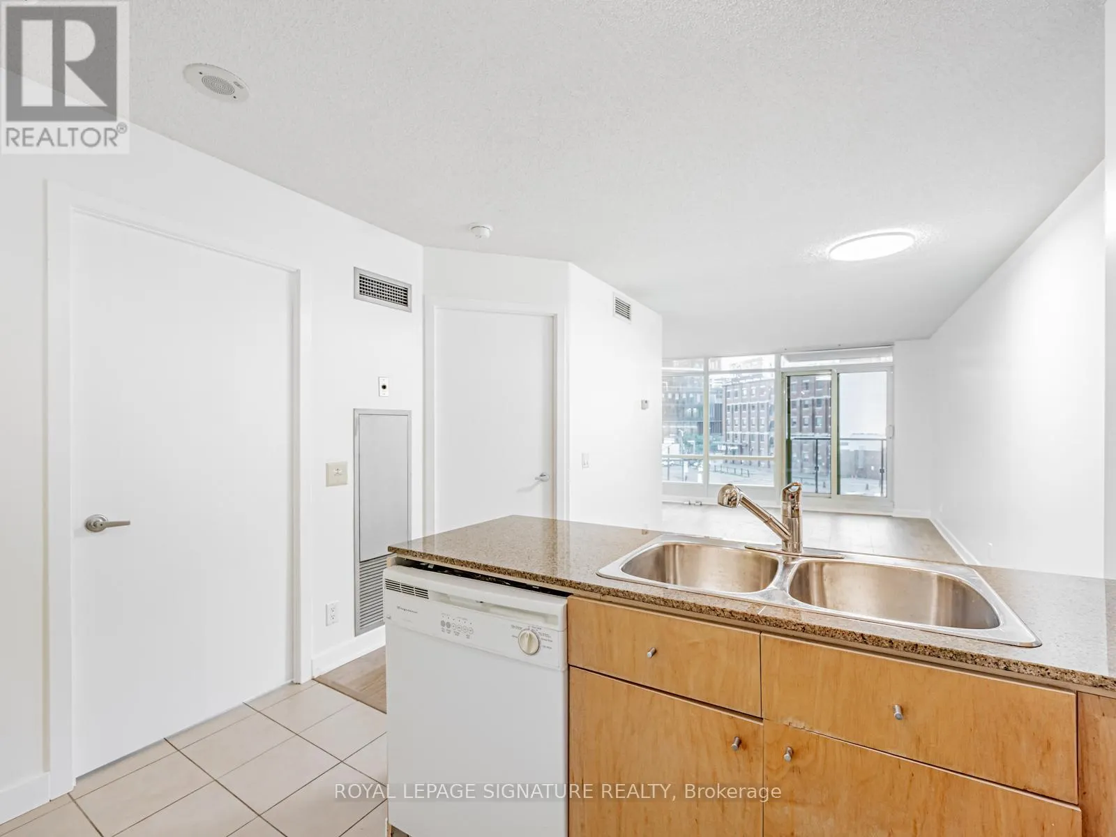 501 - 373 FRONT STREET W
