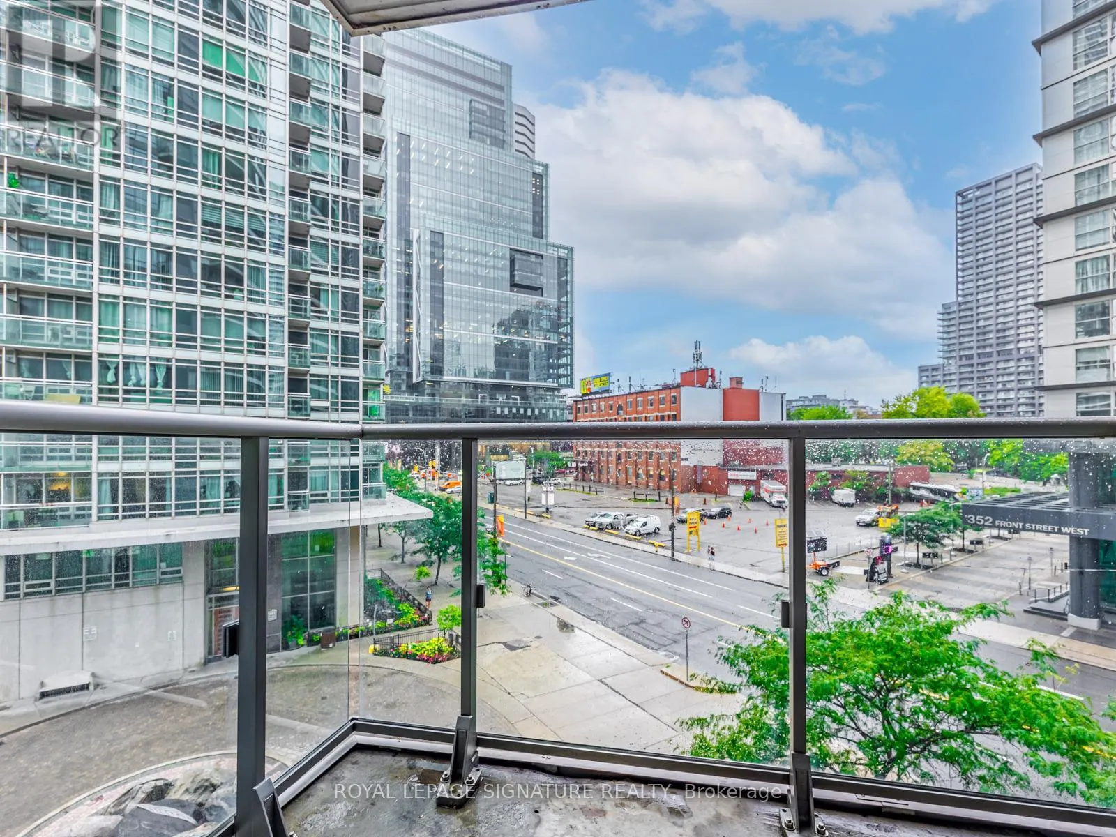 501 - 373 FRONT STREET W