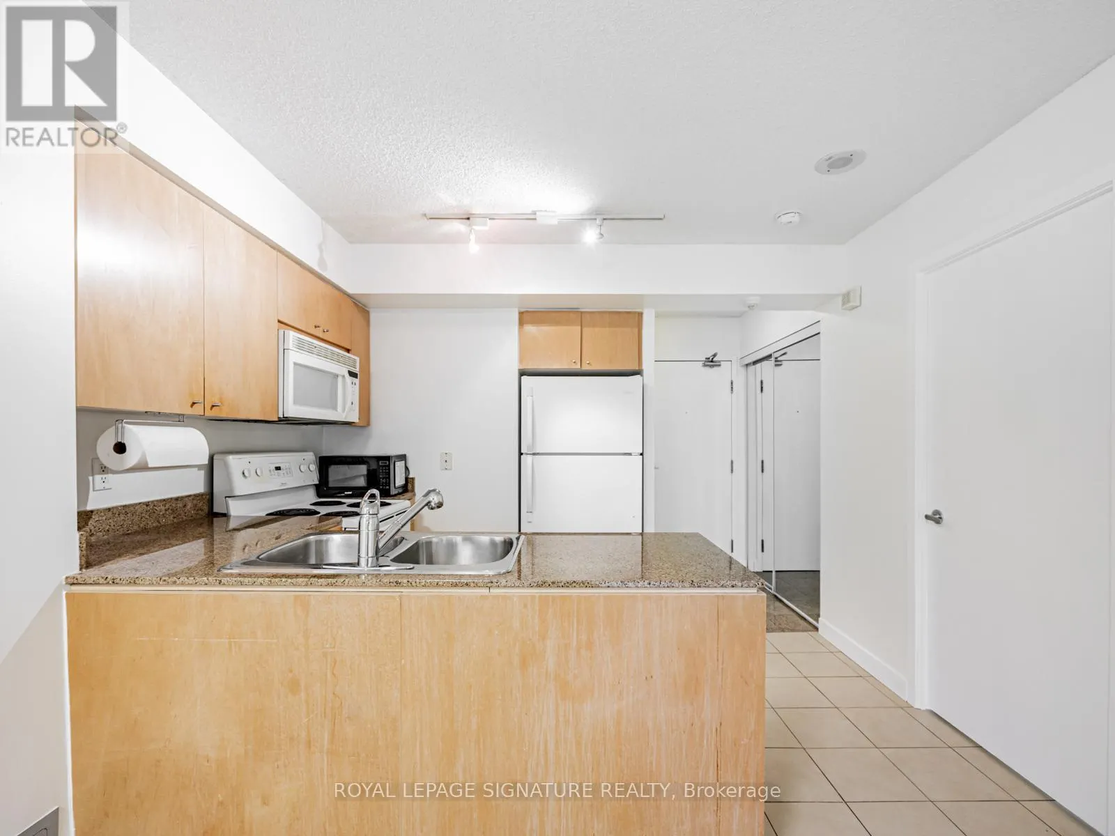 501 - 373 FRONT STREET W
