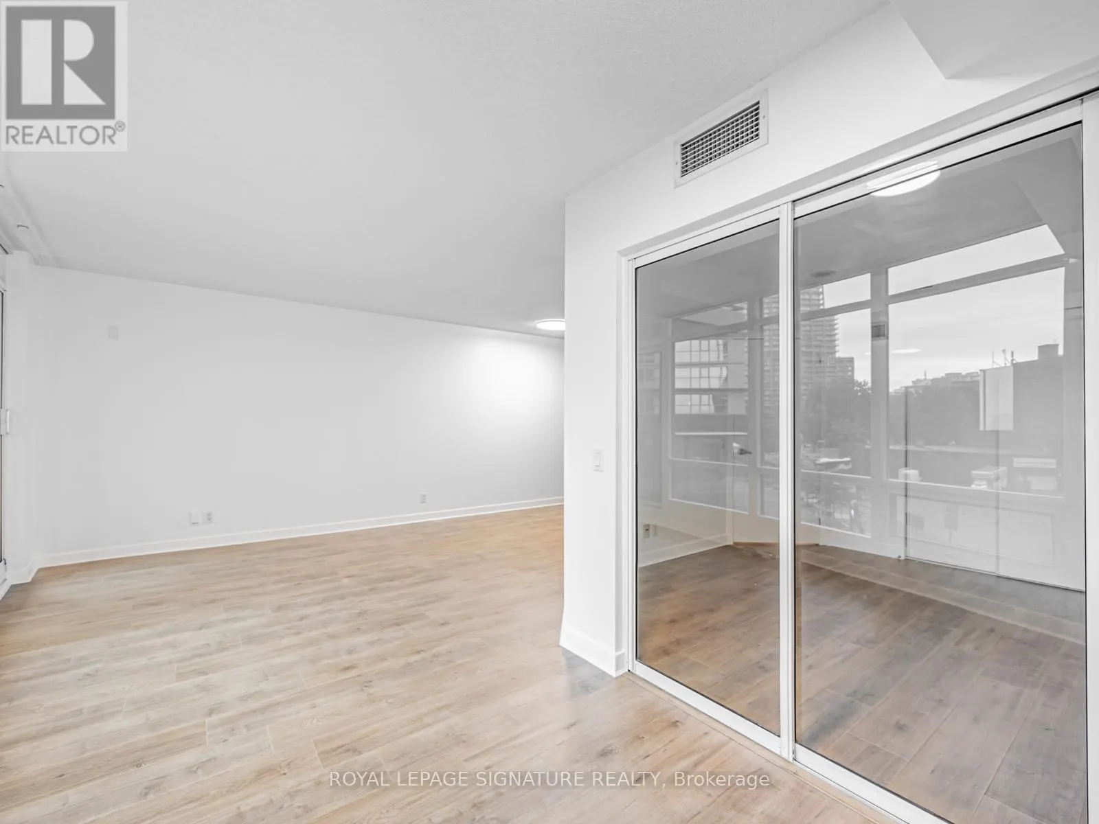 501 - 373 FRONT STREET W
