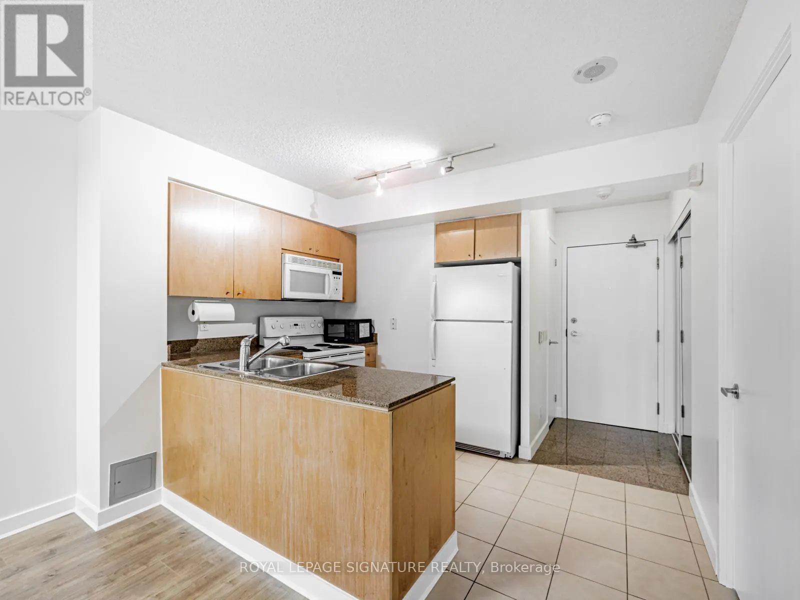 501 - 373 FRONT STREET W