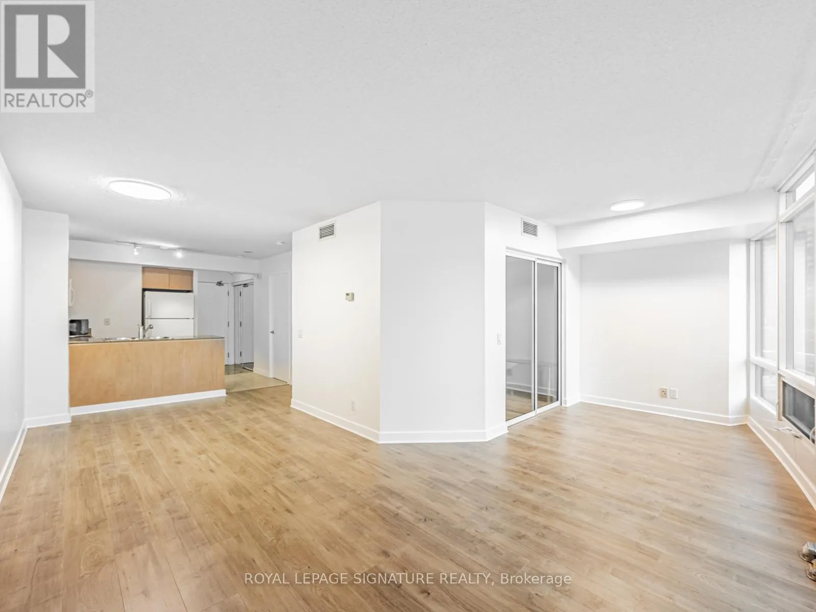 501 - 373 FRONT STREET W
