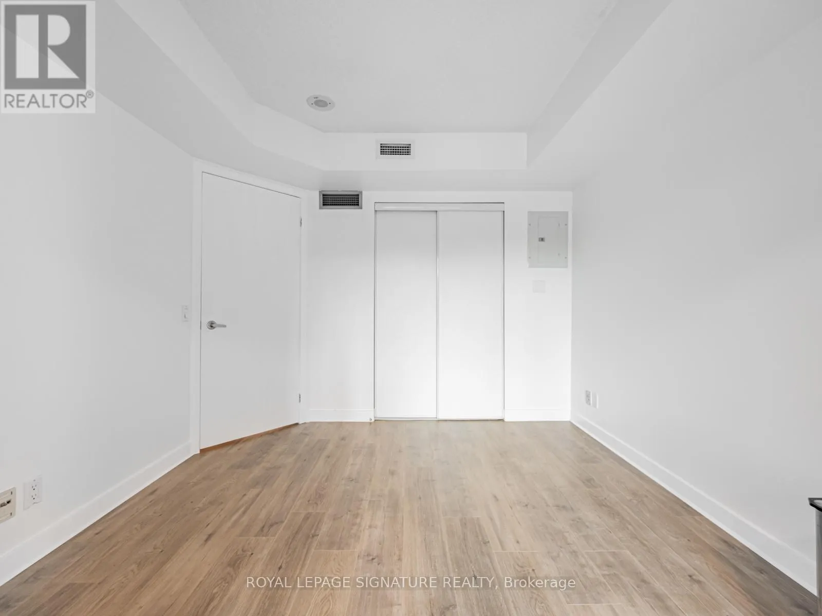 501 - 373 FRONT STREET W