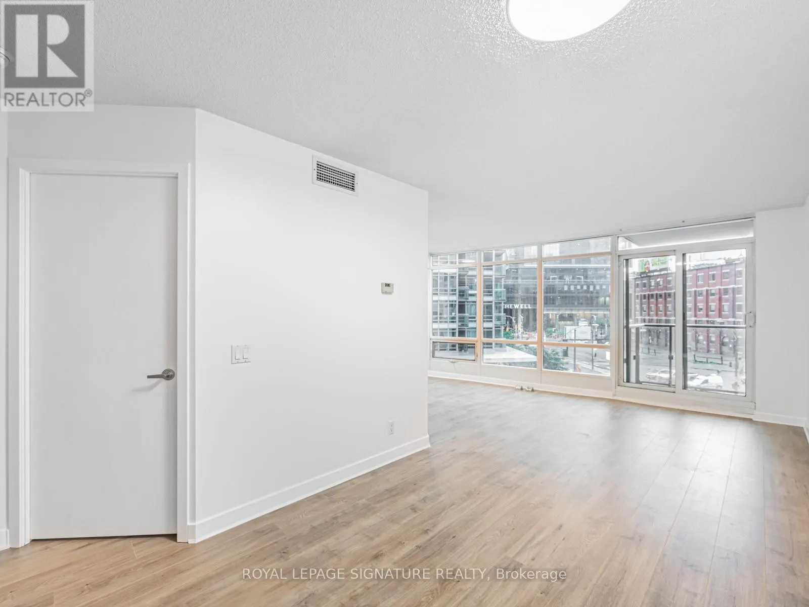 501 - 373 FRONT STREET W