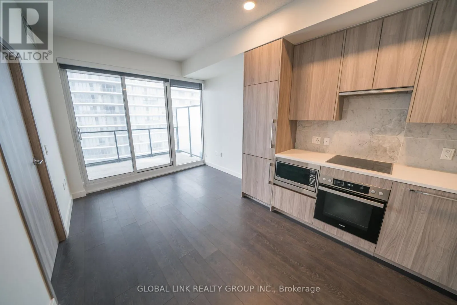 2615 - 95 MCMAHON DRIVE