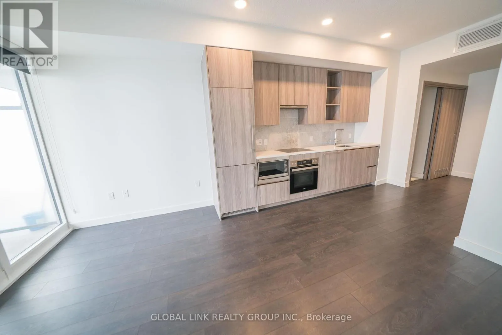 2615 - 95 MCMAHON DRIVE