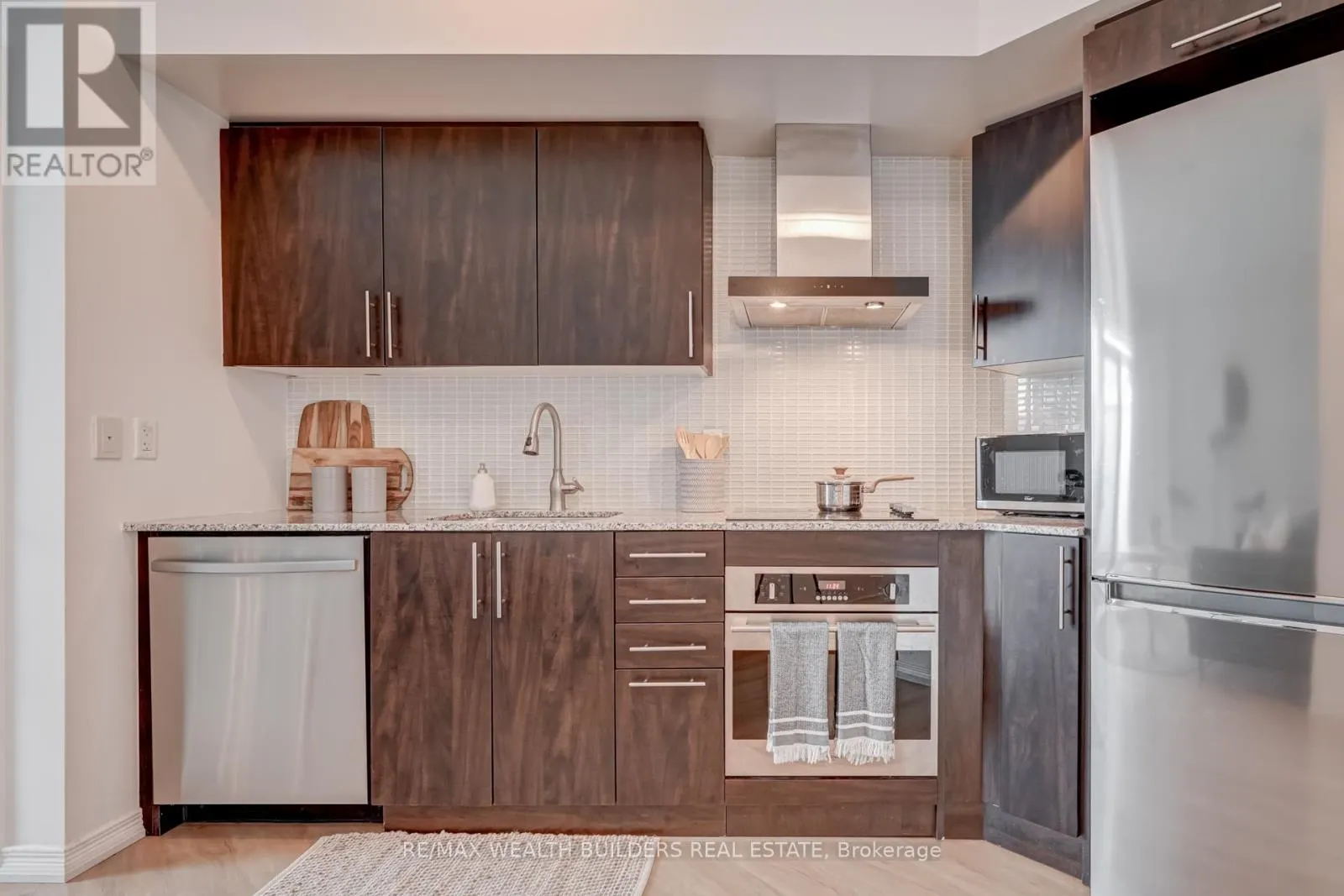 1510 - 352 FRONT STREET W
