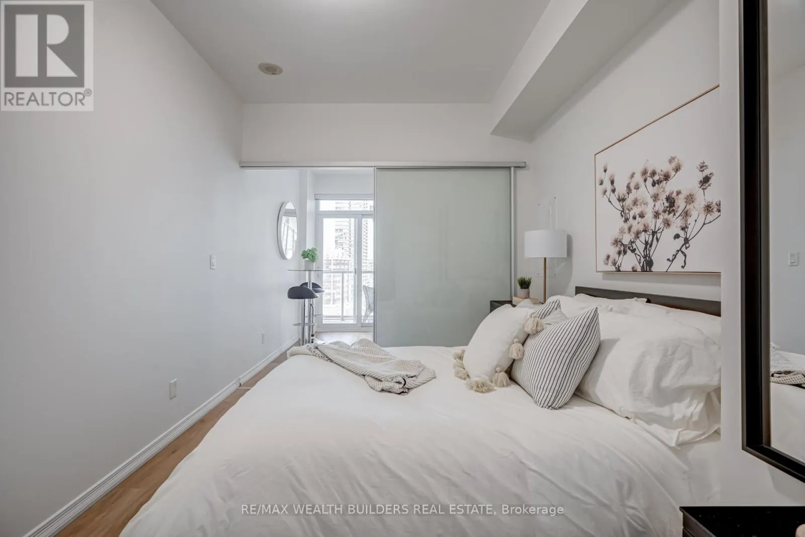 1510 - 352 FRONT STREET W