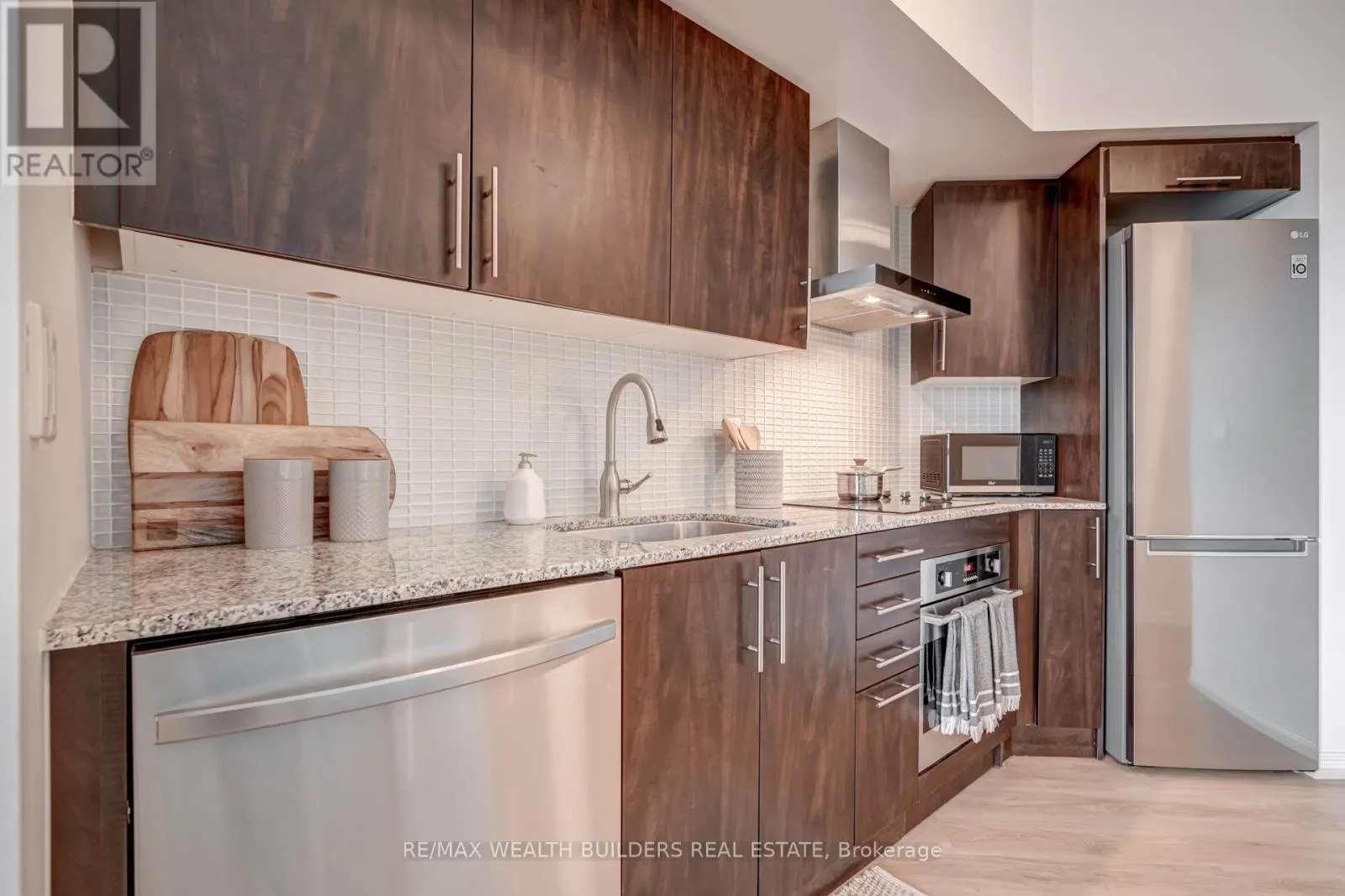 1510 - 352 FRONT STREET W