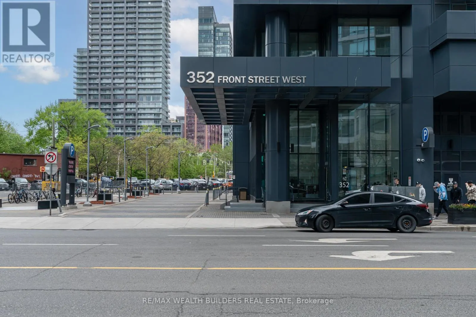 1510 - 352 FRONT STREET W