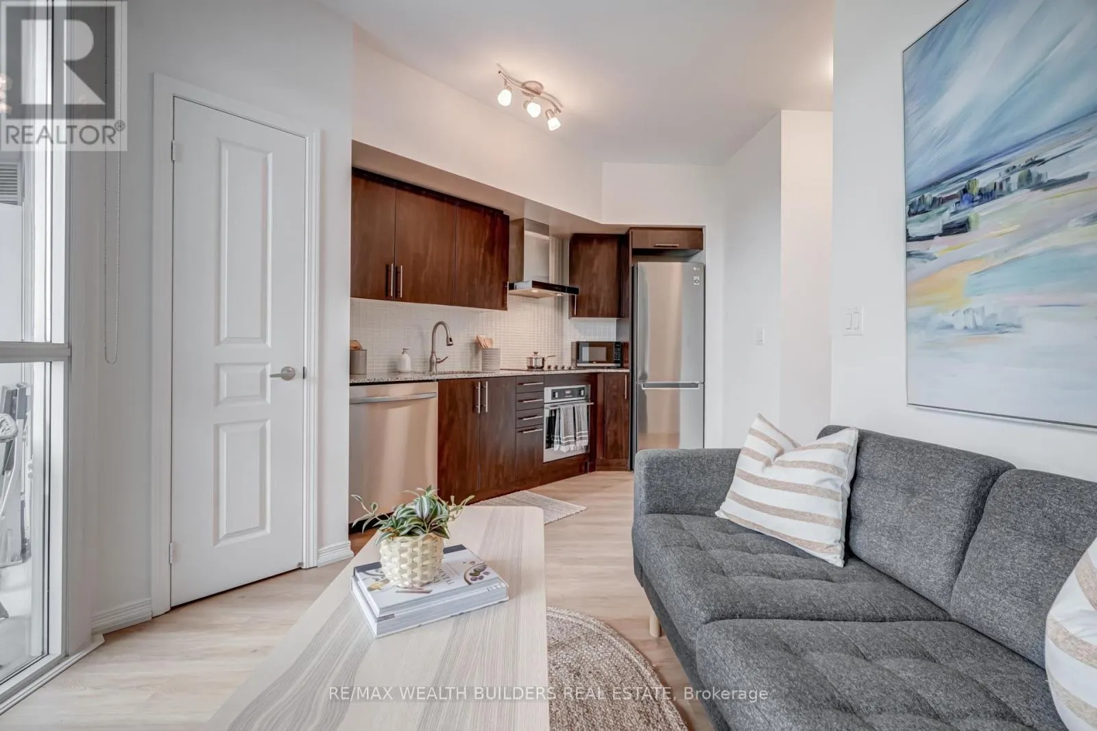 1510 - 352 FRONT STREET W