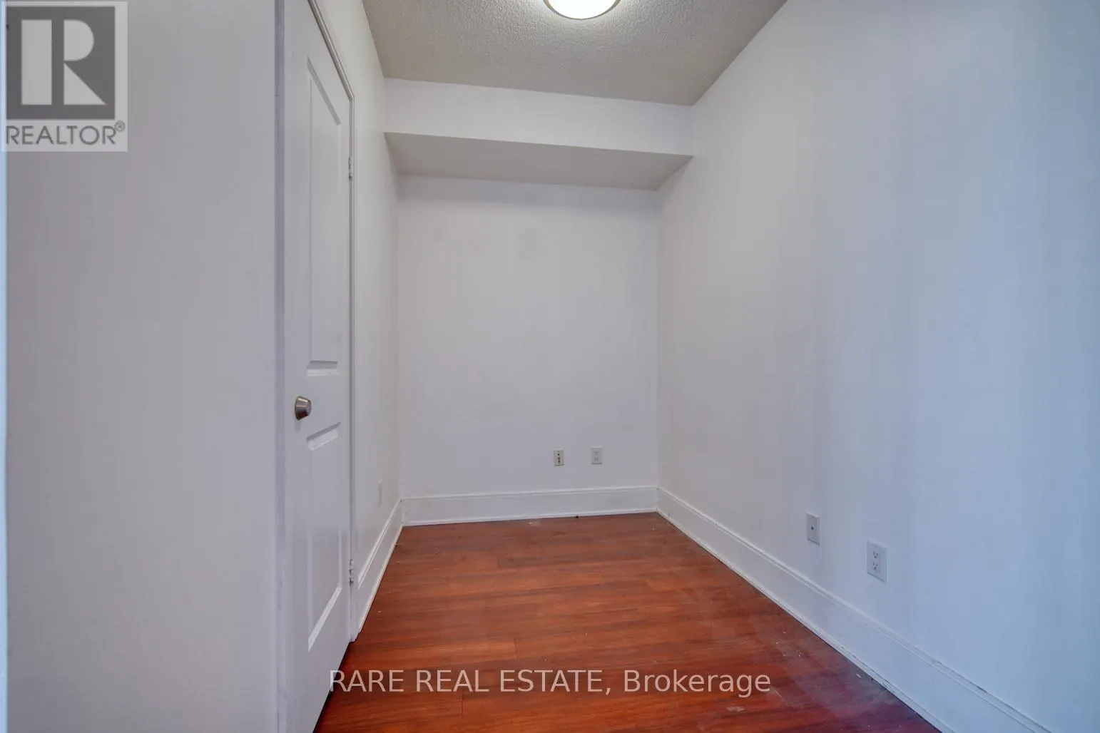 429 - 560 FRONT STREET W