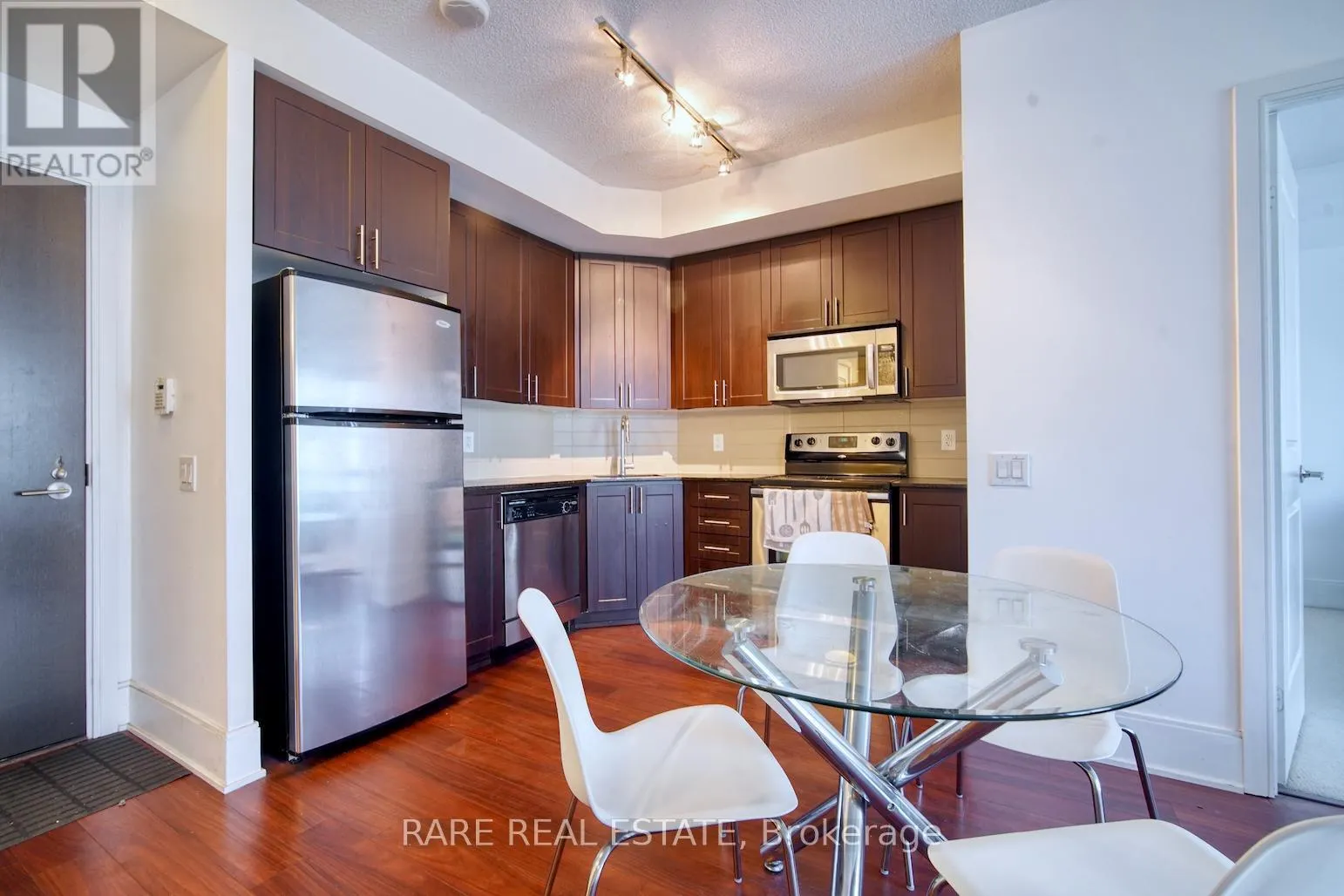 429 - 560 FRONT STREET W