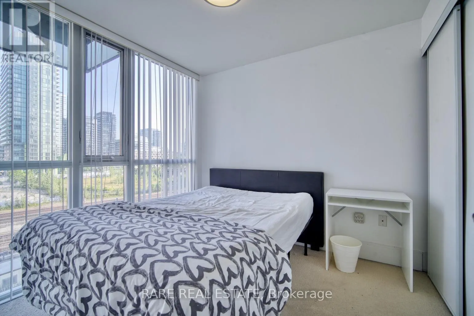 429 - 560 FRONT STREET W