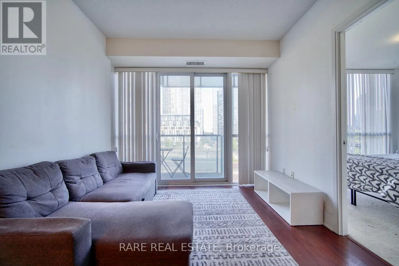 429 - 560 FRONT STREET W