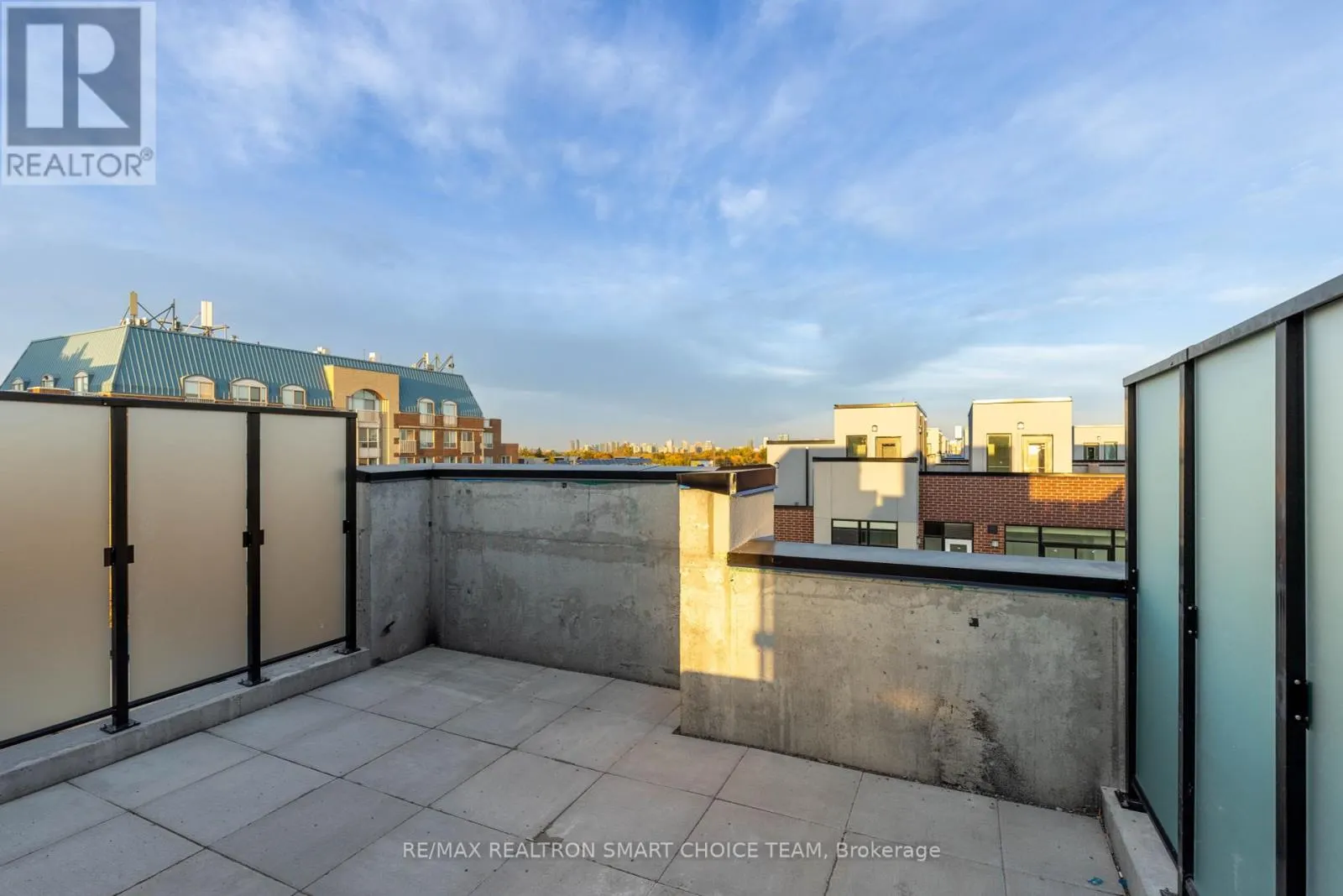41 - 871 SHEPPARD AVENUE W