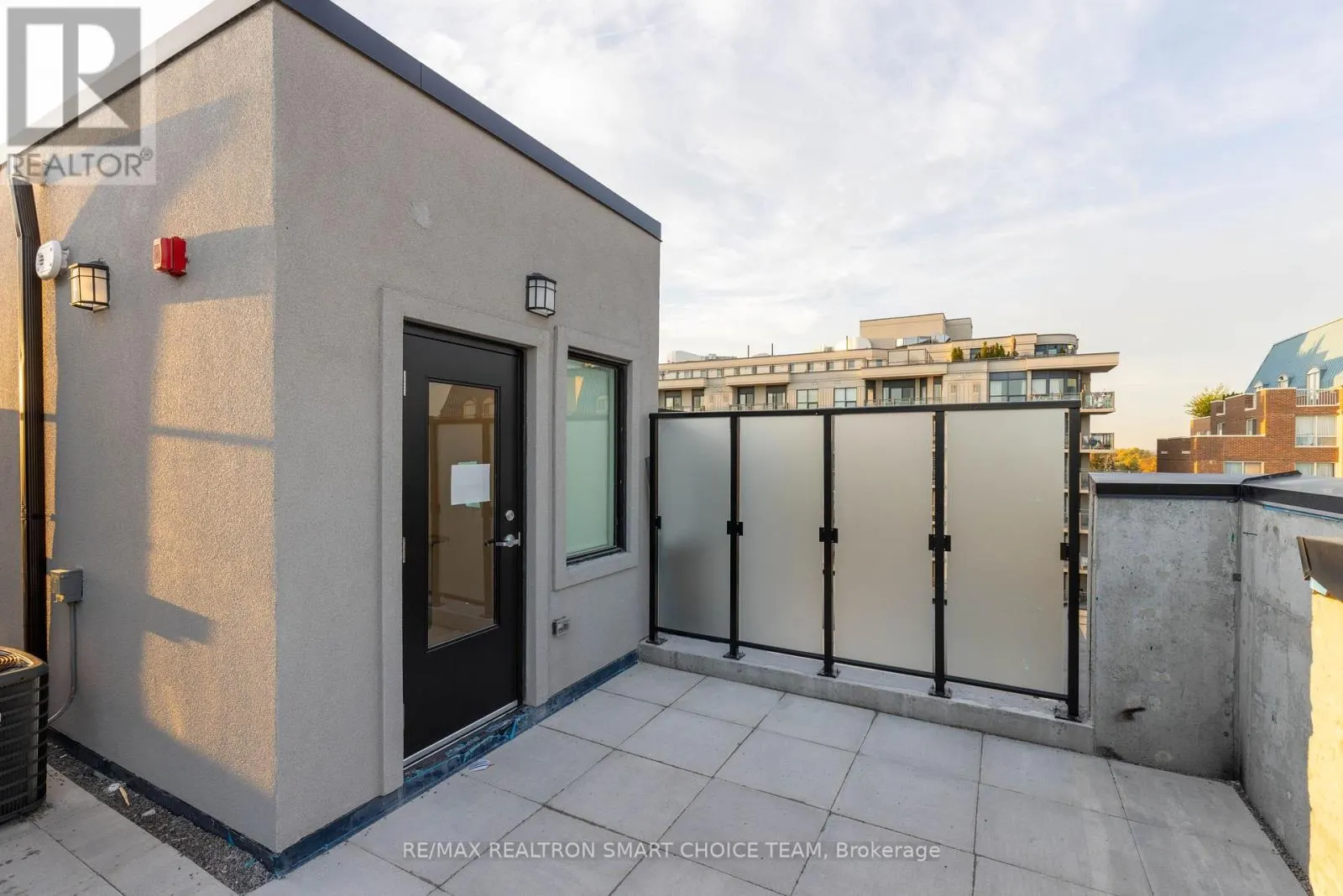41 - 871 SHEPPARD AVENUE W