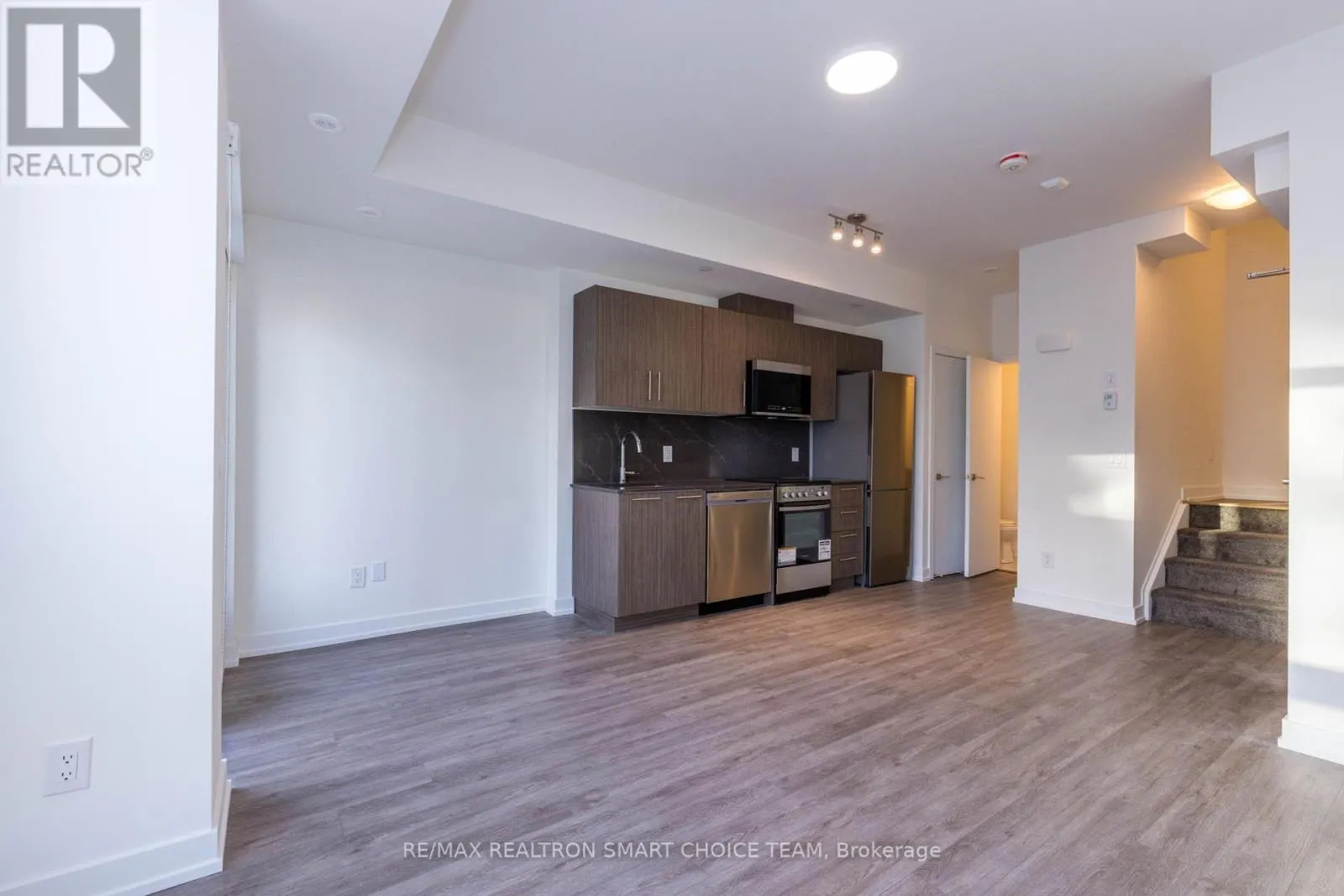 41 - 871 SHEPPARD AVENUE W