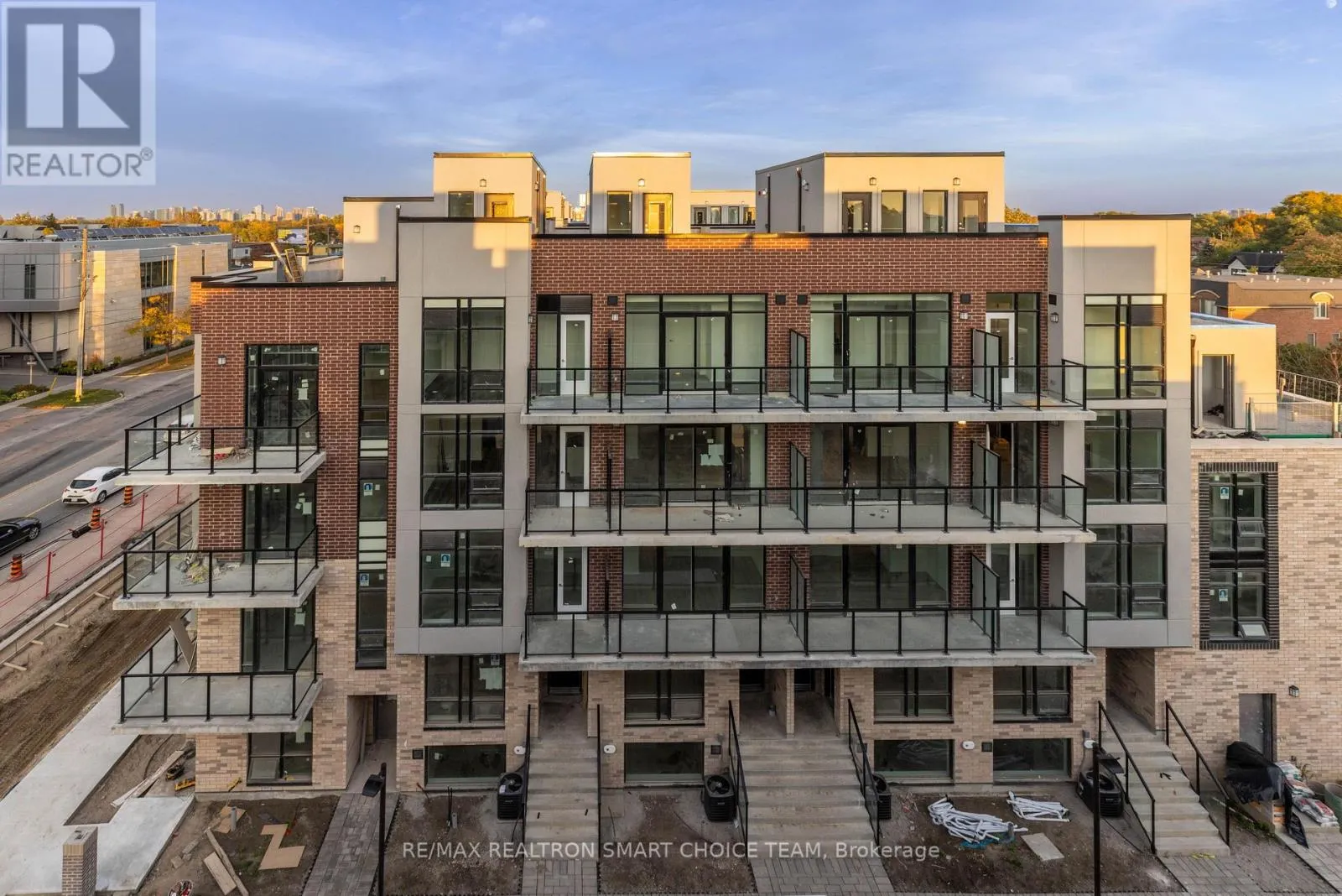41 - 871 SHEPPARD AVENUE W