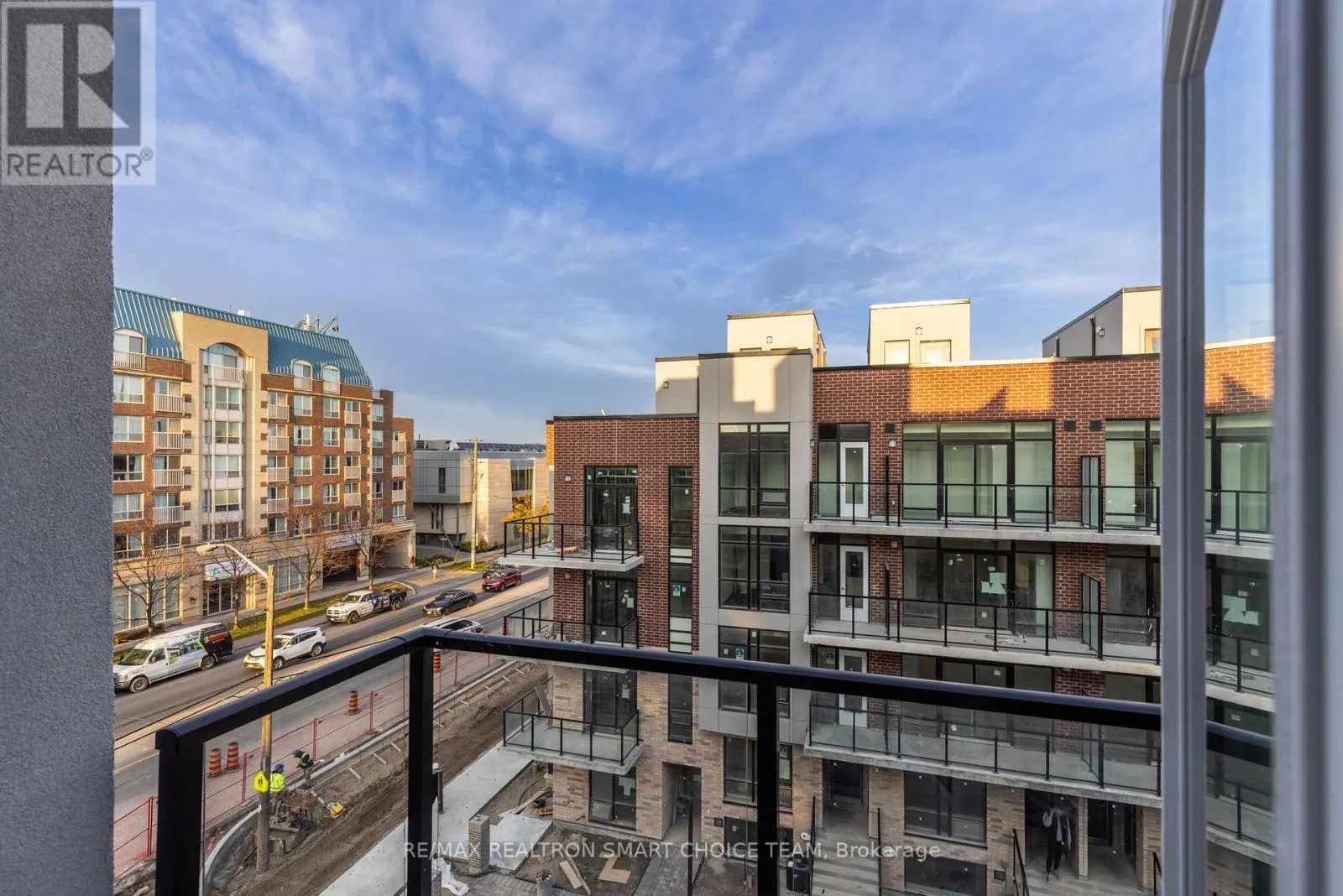 41 - 871 SHEPPARD AVENUE W