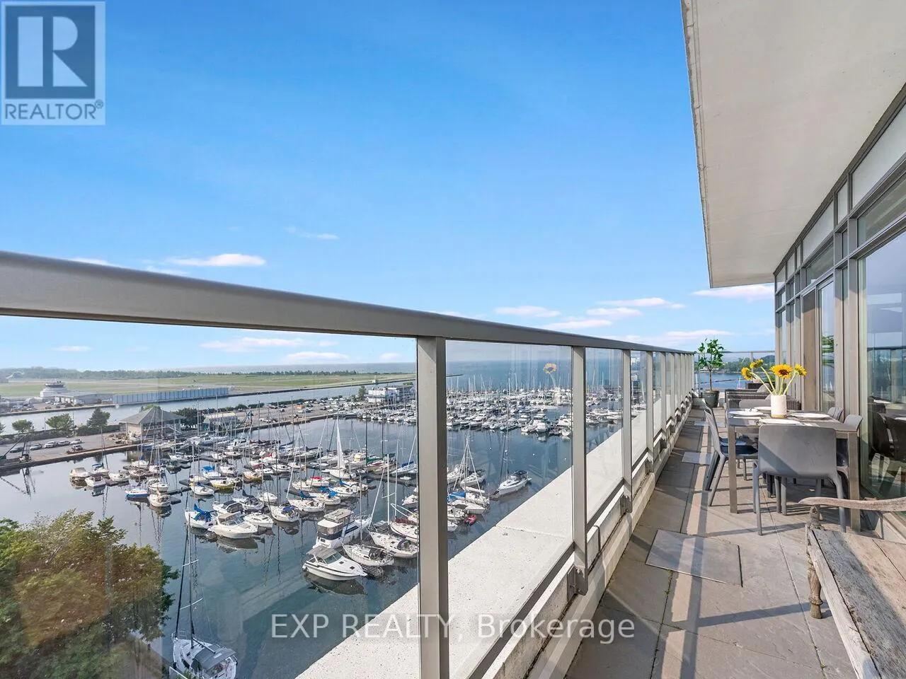 911 - 90 STADIUM ROAD S