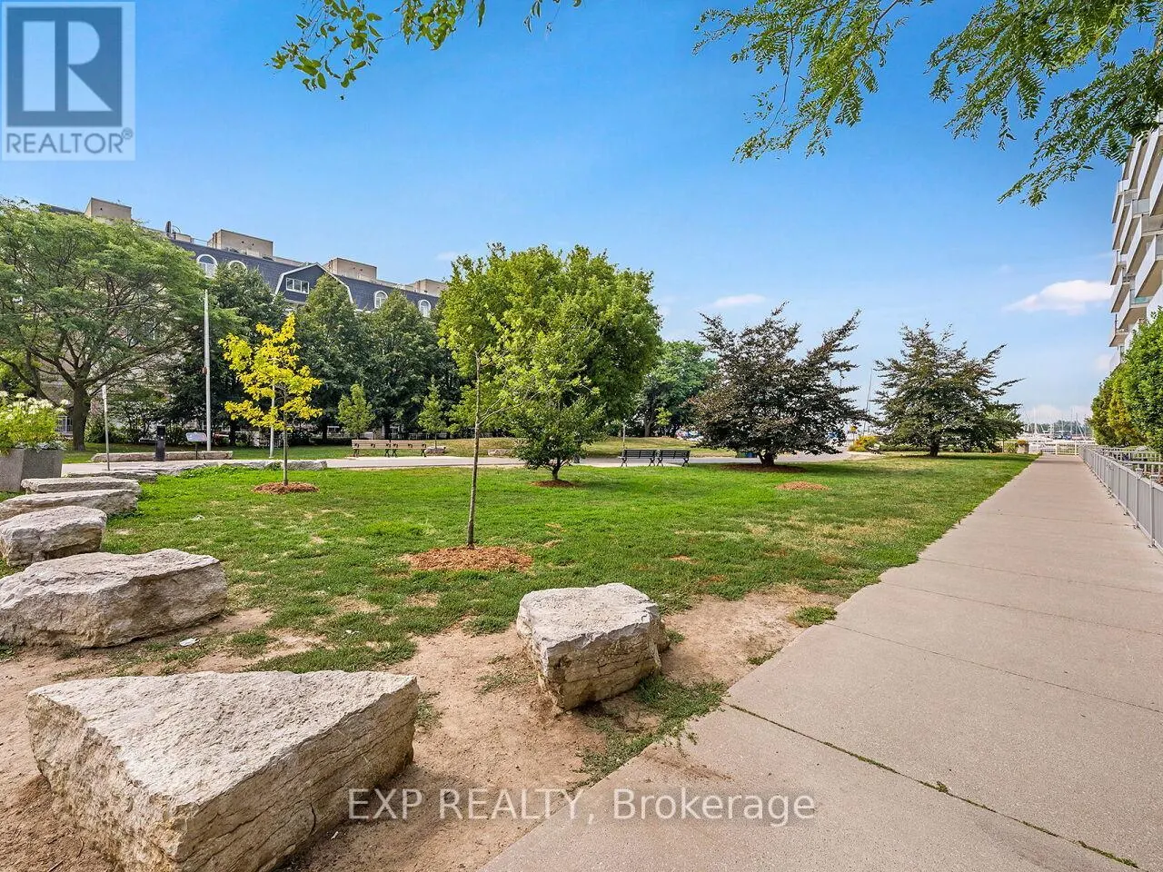 911 - 90 STADIUM ROAD S