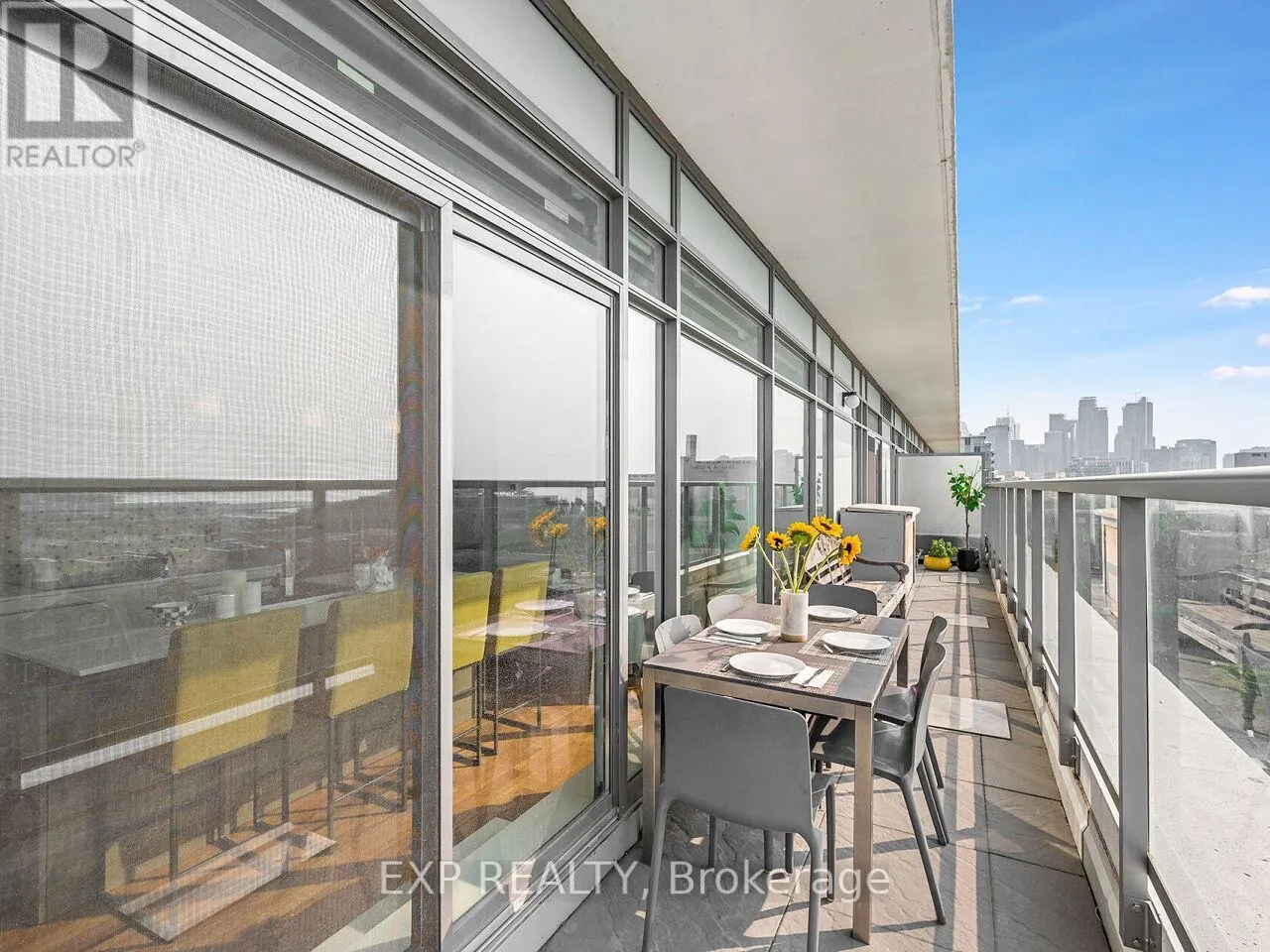 911 - 90 STADIUM ROAD S