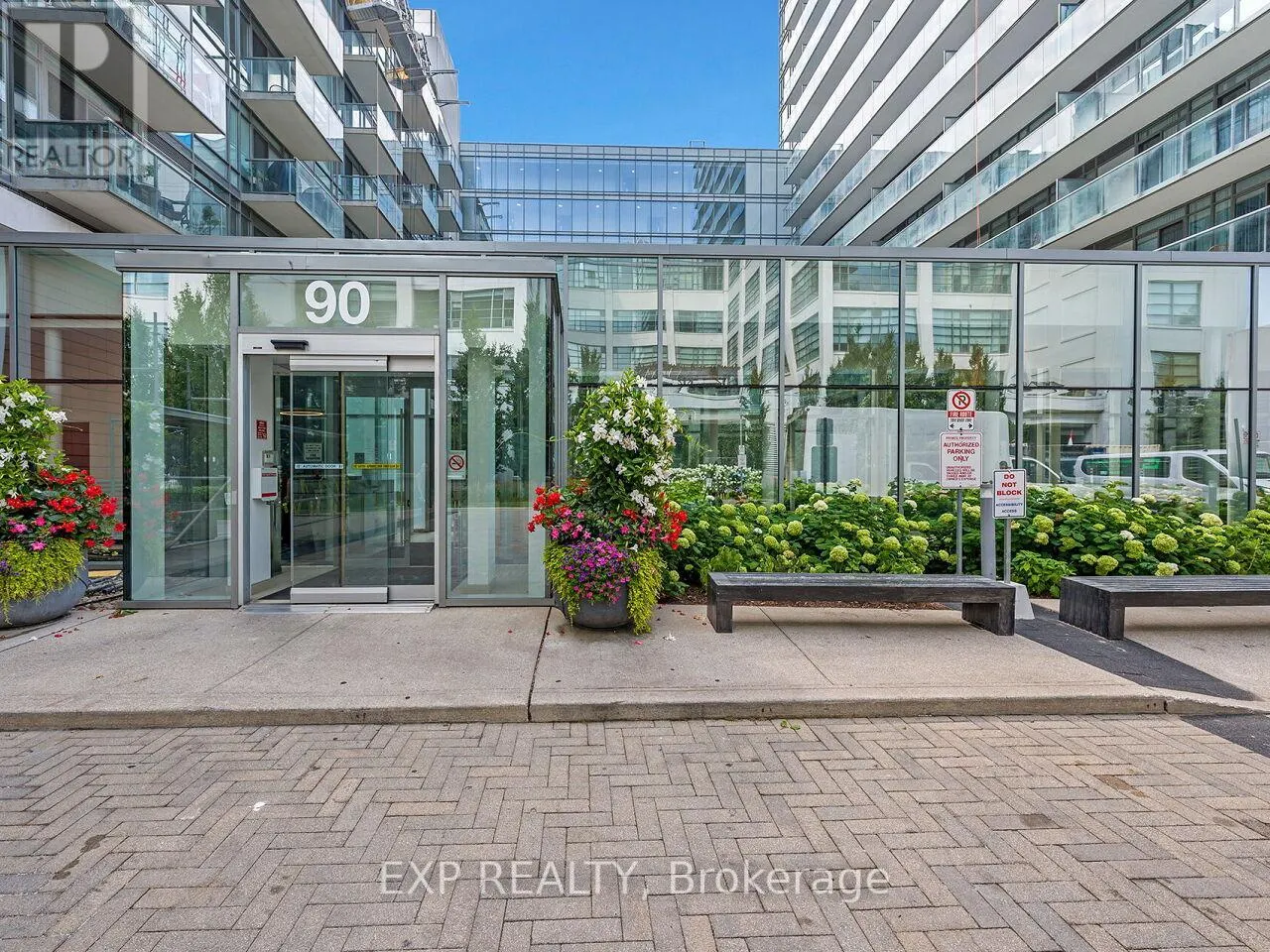 911 - 90 STADIUM ROAD S