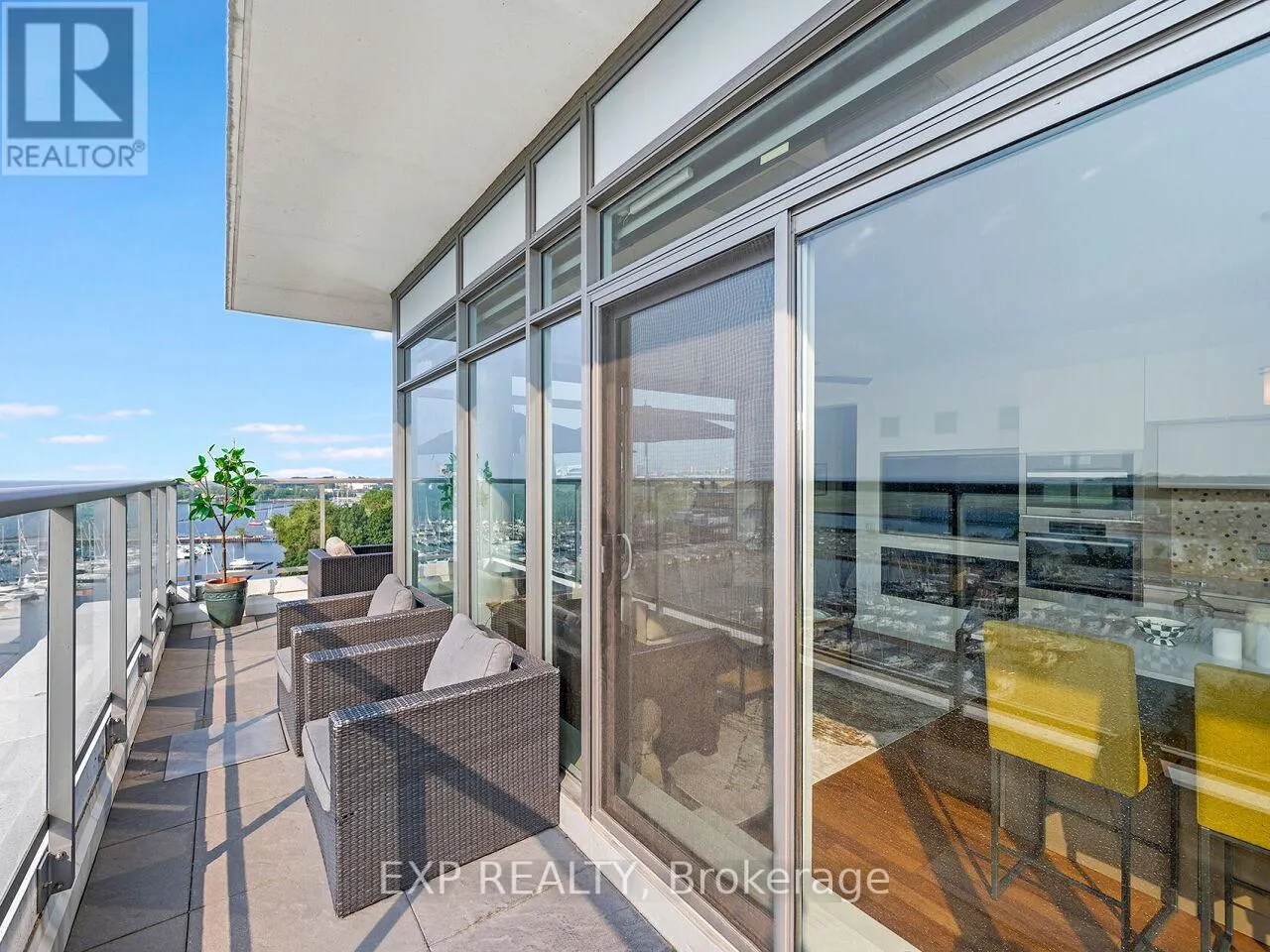 911 - 90 STADIUM ROAD S