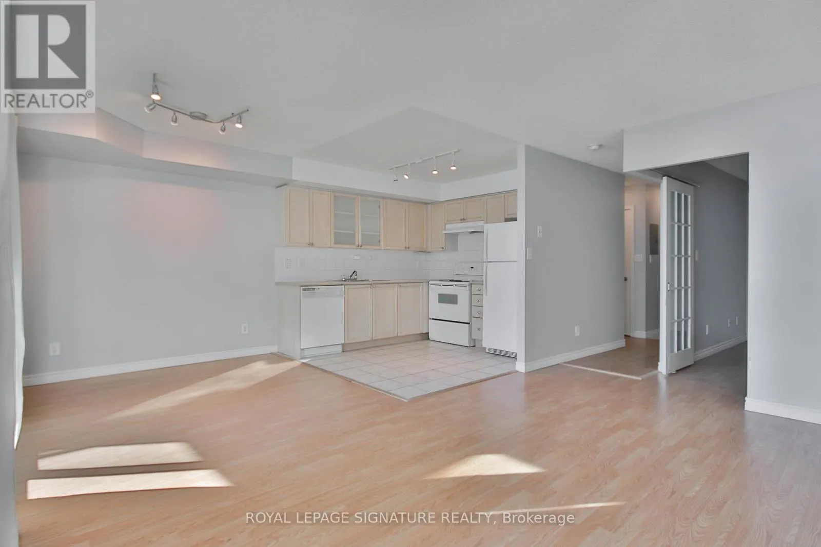 502 - 410 QUEENS QUAY W