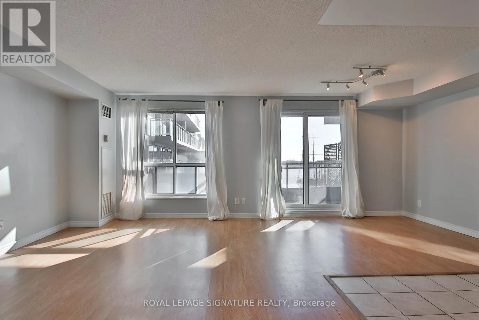 502 - 410 QUEENS QUAY W
