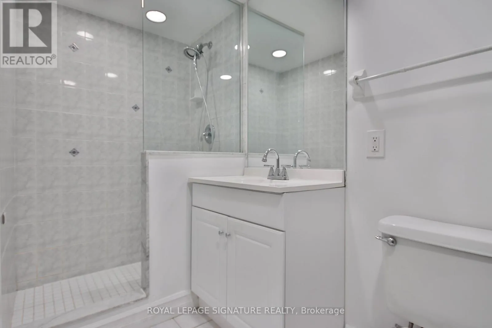 502 - 410 QUEENS QUAY W