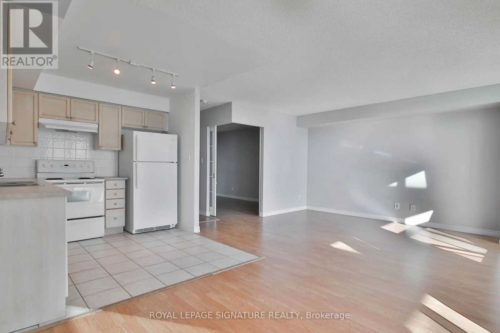 502 - 410 QUEENS QUAY W