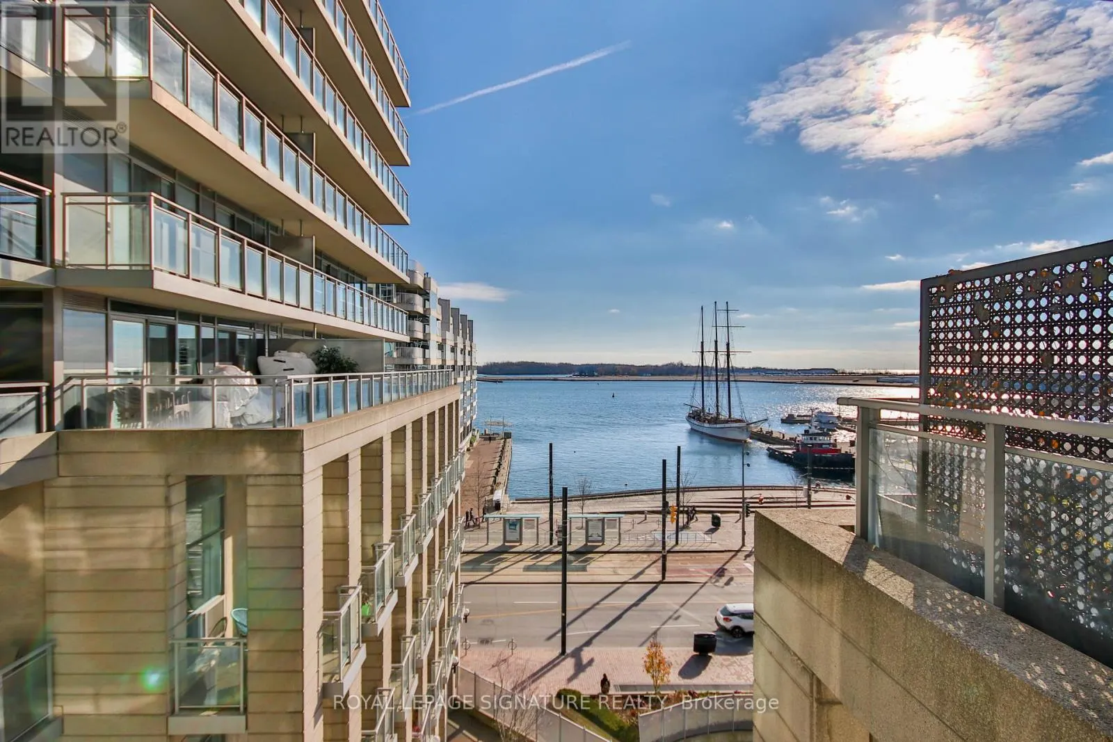 502 - 410 QUEENS QUAY W
