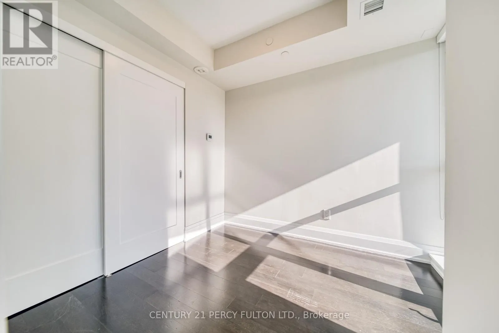 904 - 88 CUMBERLAND STREET
