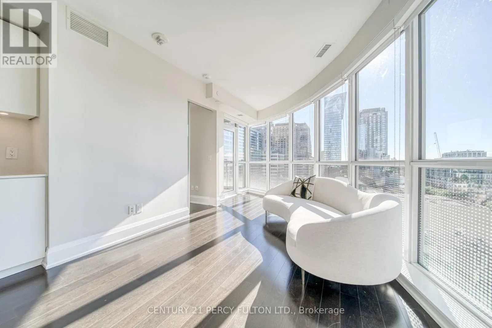 904 - 88 CUMBERLAND STREET