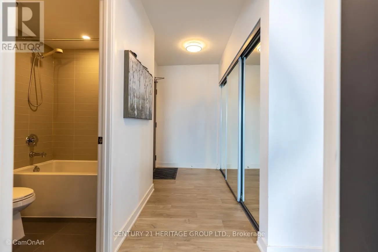 1001 - 27 BATHURST STREET