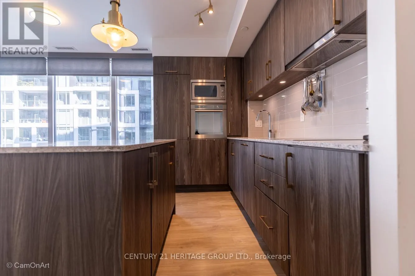 1001 - 27 BATHURST STREET
