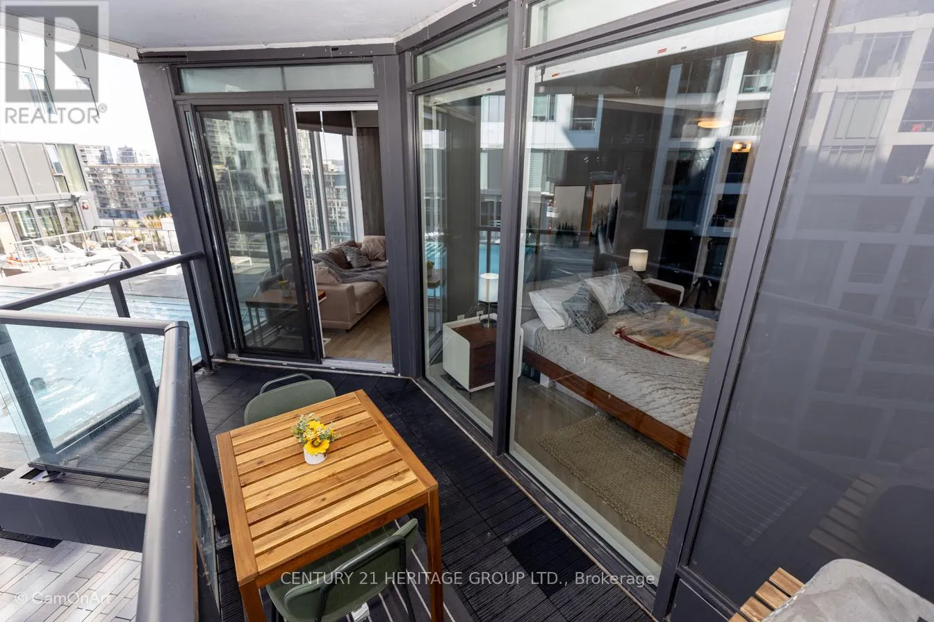 1001 - 27 BATHURST STREET