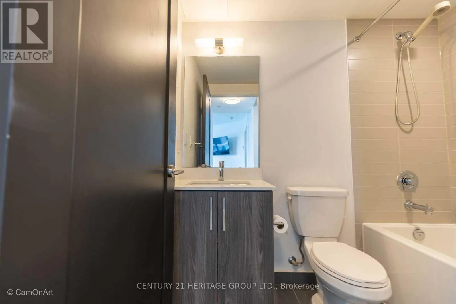 1001 - 27 BATHURST STREET