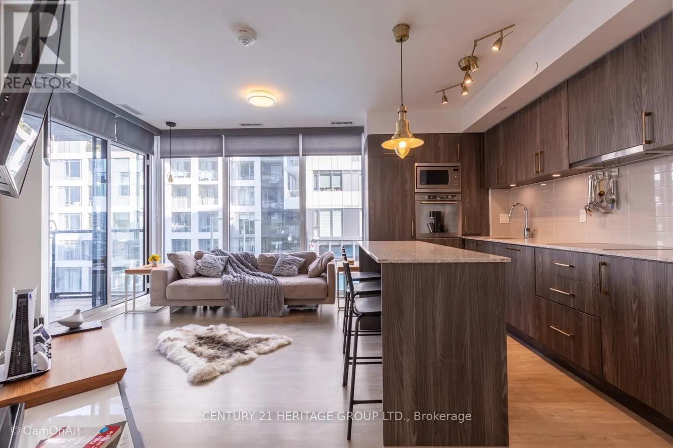 1001 - 27 BATHURST STREET