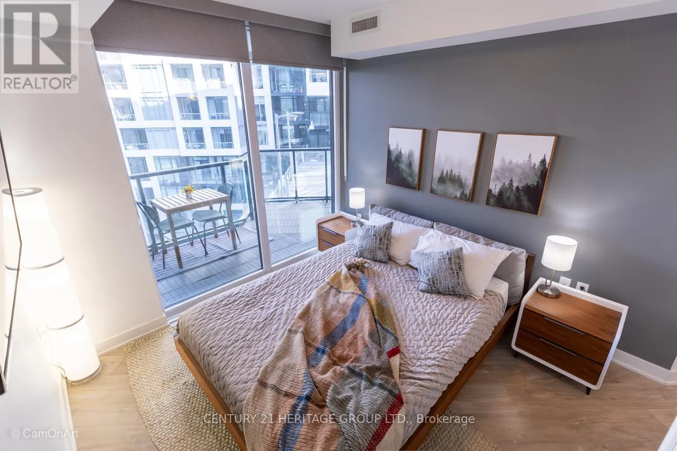 1001 - 27 BATHURST STREET