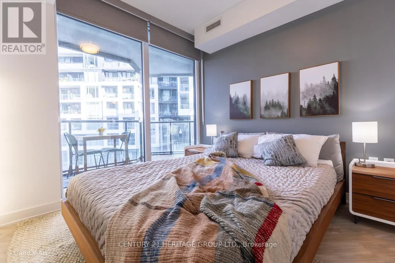 1001 - 27 BATHURST STREET