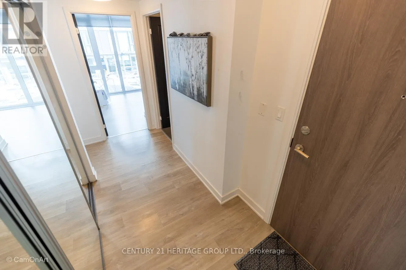 1001 - 27 BATHURST STREET