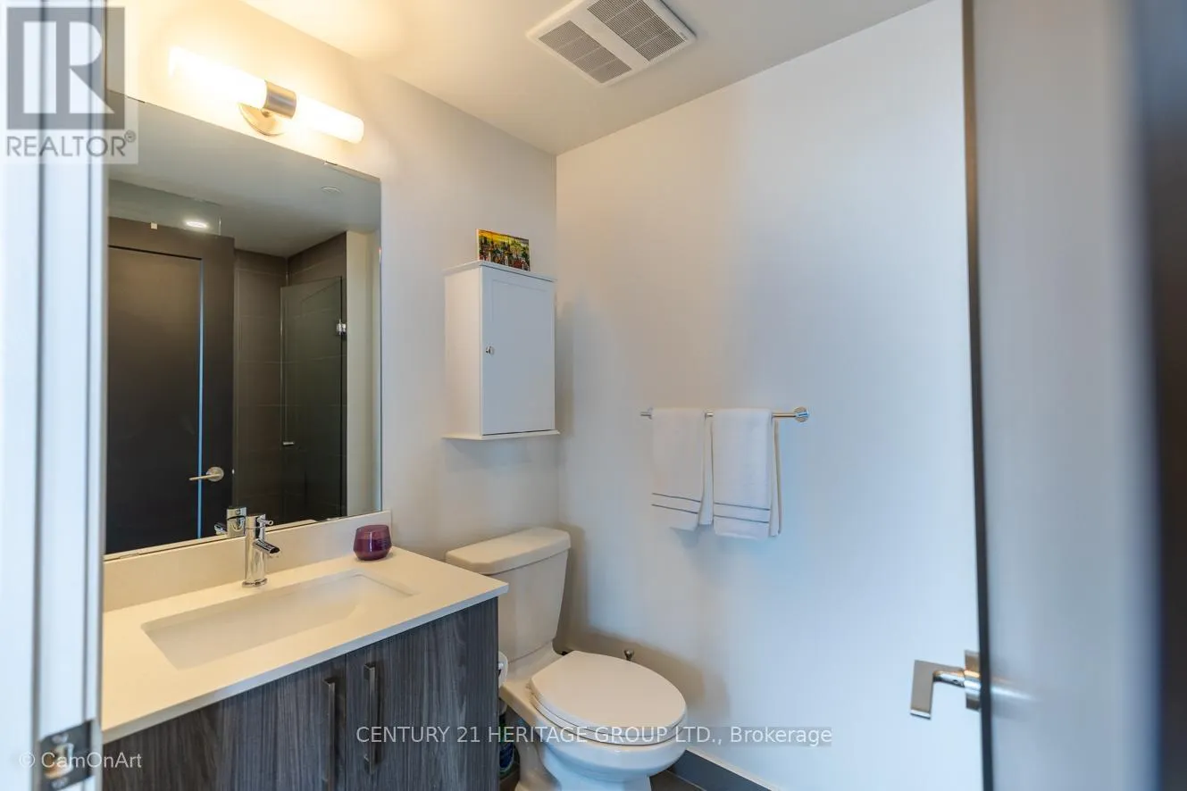 1001 - 27 BATHURST STREET