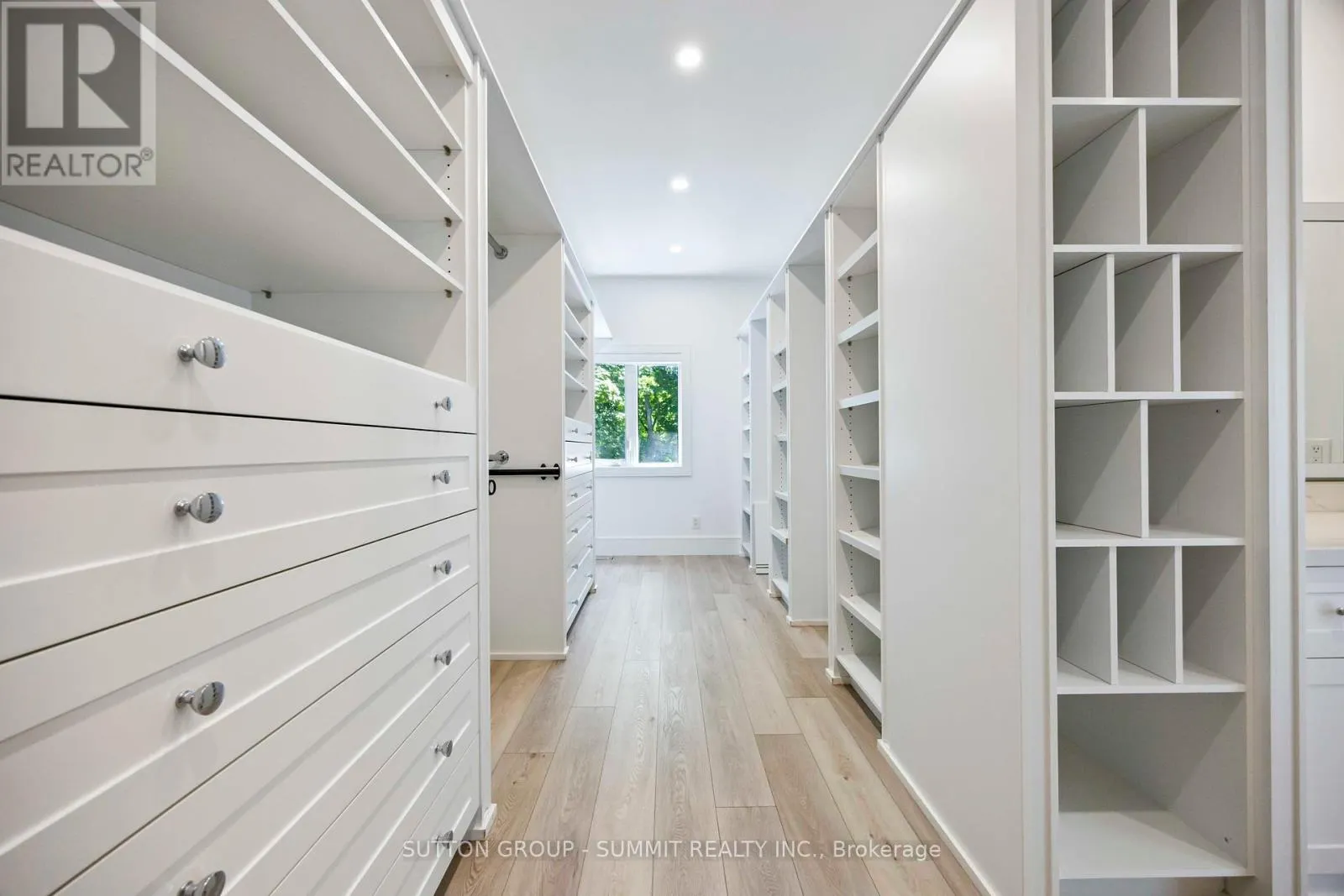 127 MUNRO BOULEVARD