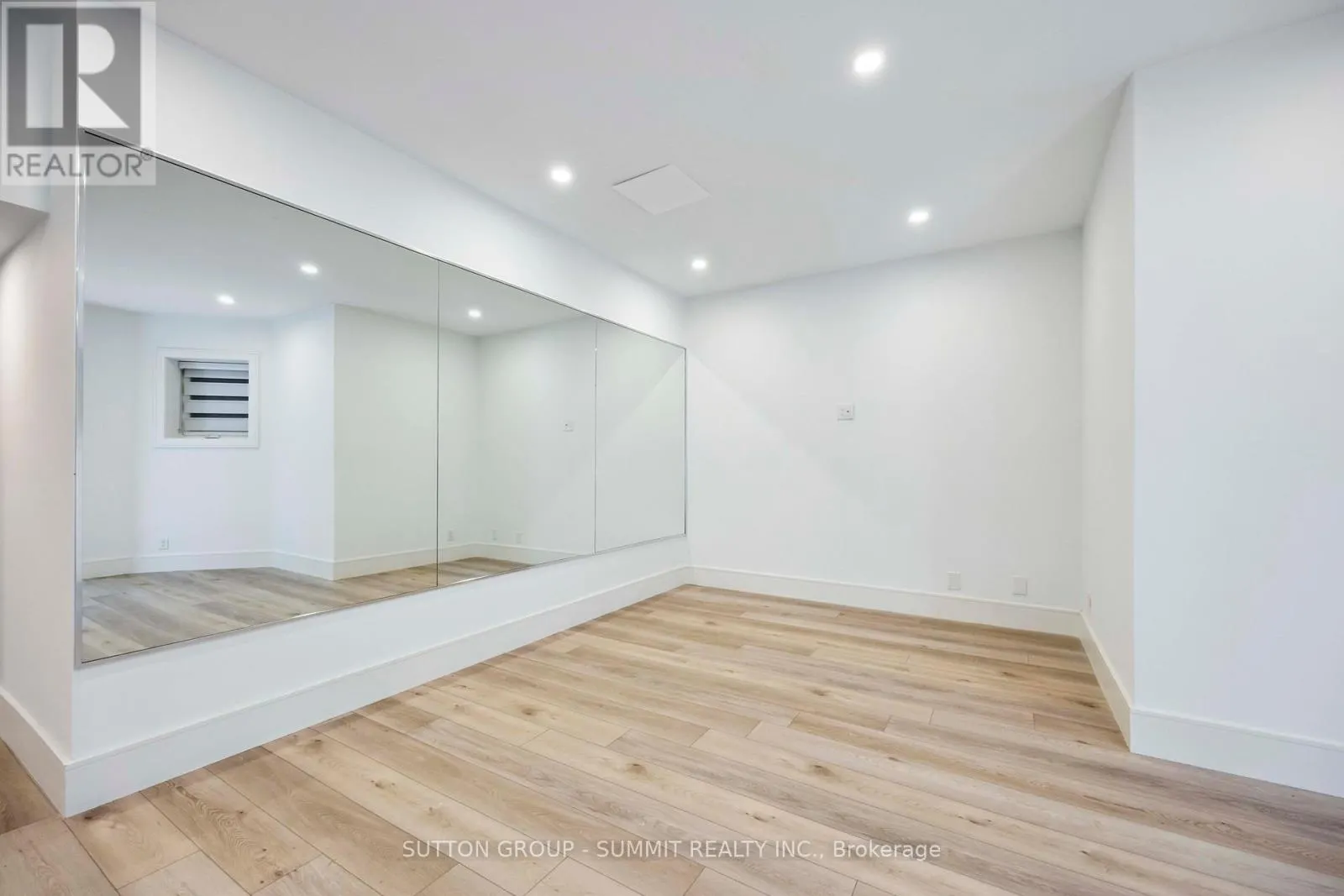 127 MUNRO BOULEVARD