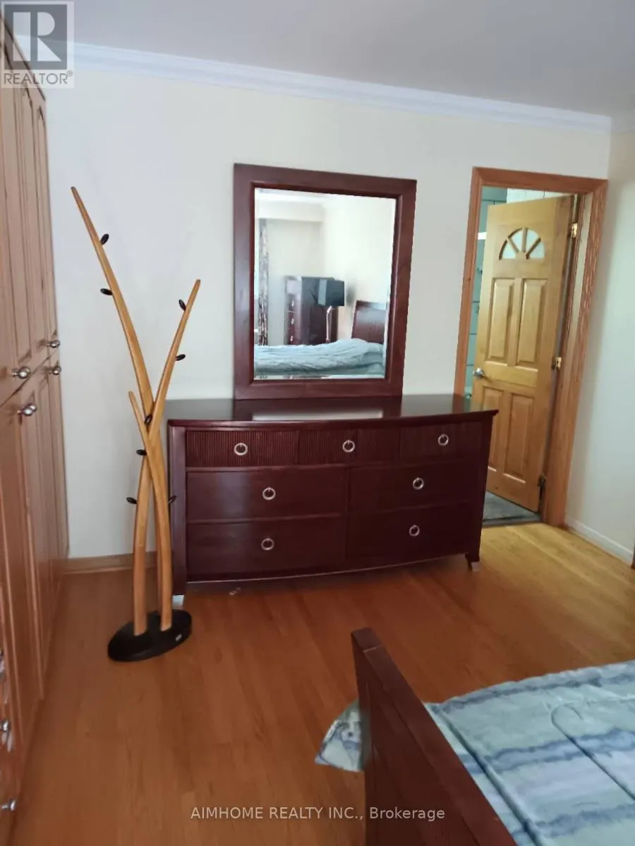ROOM1 - 16 WELLESBOURNE CRESCENT