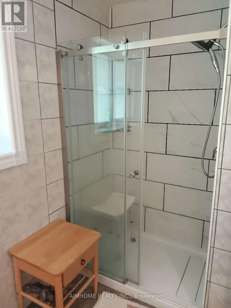 ROOM1 - 16 WELLESBOURNE CRESCENT